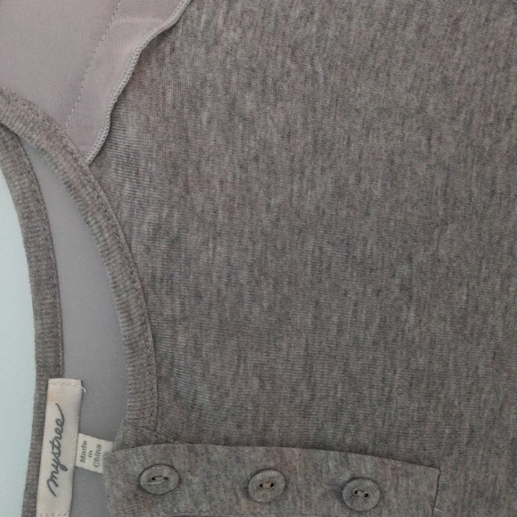 Mystree Sz M Gray Top with Sheer Gray detailing in the back and the bottom - Picture 3 of 8